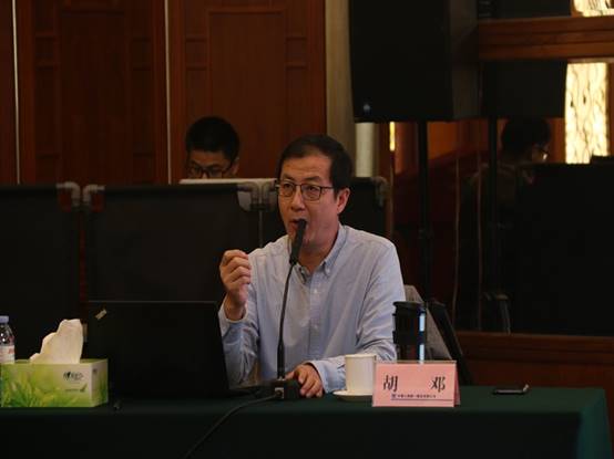 中國(guó)人民大學(xué)心理健康教育與咨詢中心主任、副教授胡鄧